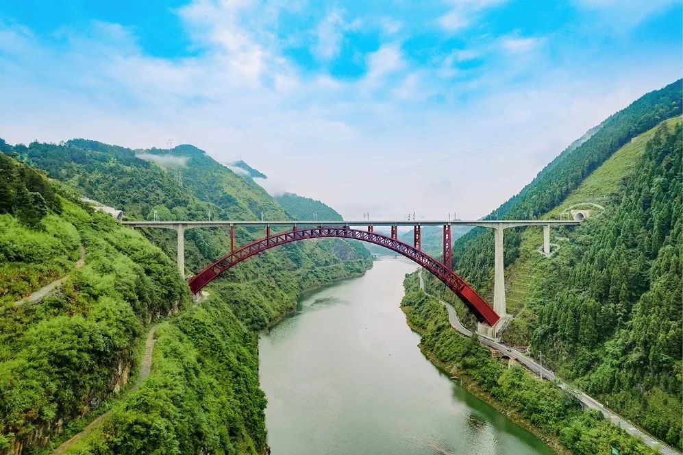 鐵四院設計的張吉懷高鐵芙蓉鎮西水大橋榮獲世界結構大獎